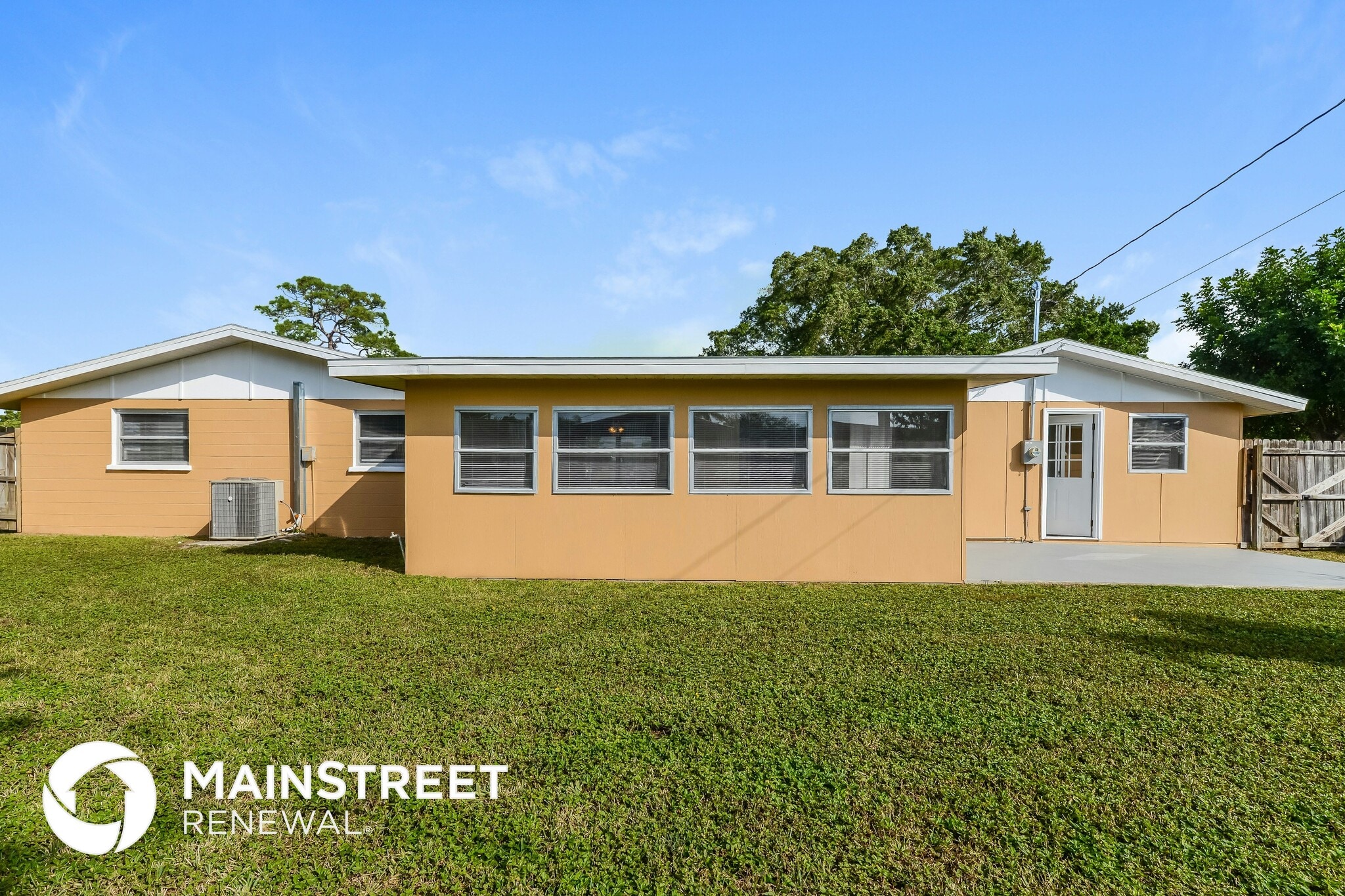 Building Photo - 2472 Waneta Dr