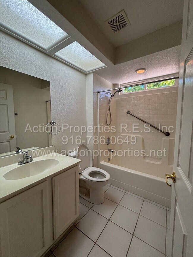 Building Photo - 6000 Buggy Whip Ln