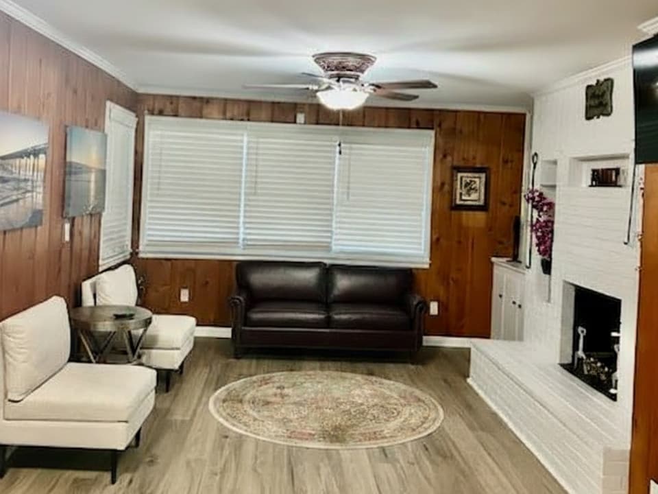 Living Room - 2511 Mashburn Rd