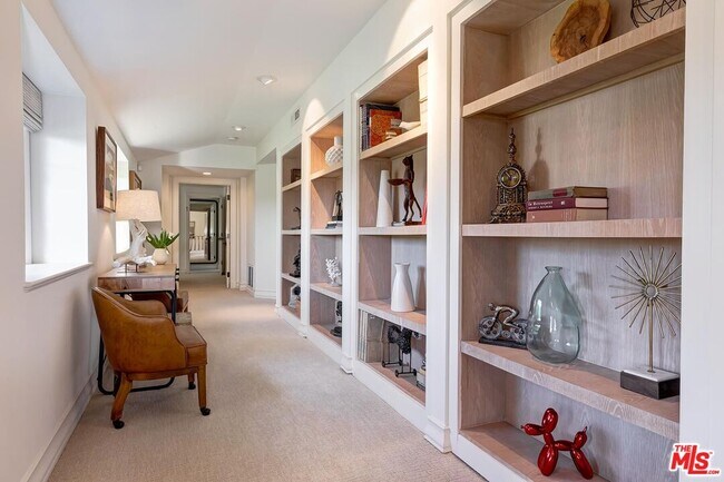 Building Photo - 1075 Wallace Ridge