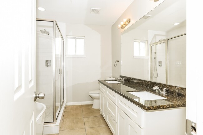 Building Photo - 6015 Glenhurst Dr