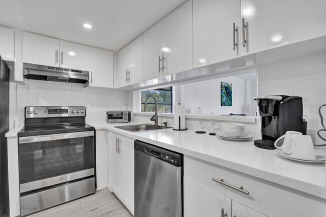 Building Photo - 777 NW 155th Ln