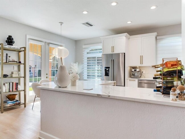 Building Photo - 6302 Vista Verde Dr W