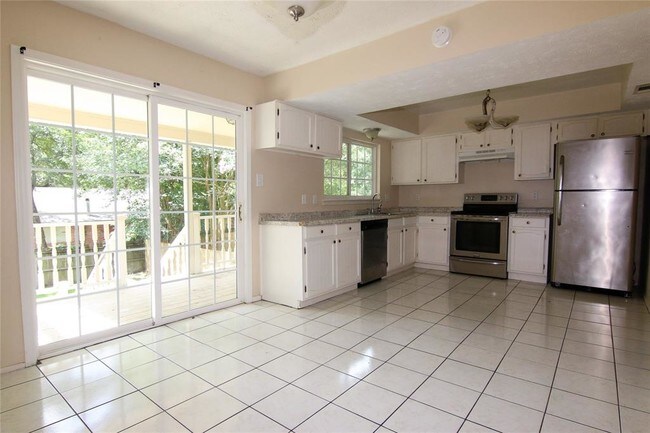 Building Photo - 3202 Birch Creek Dr