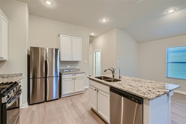 Building Photo - Gorgeous 2 bedroom rental! Half off of the first full month’s rent for applications submitted by ...