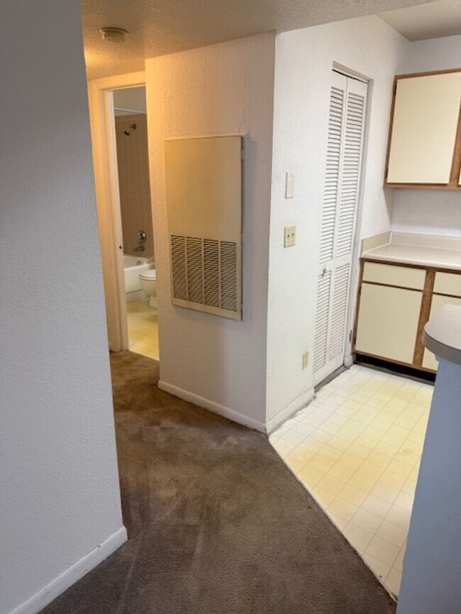 Building Photo - Lexington Place - 0234