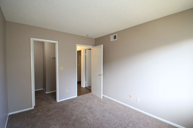 Building Photo - 2596 Sextant Ave