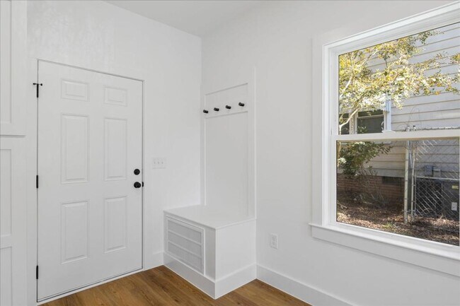 Building Photo - 803 Dupree St