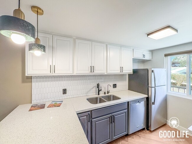 Building Photo - SD: 2BD/2.5BA Condo in Carlsbad with Community Pool, Two Balconies & Assigned Parking