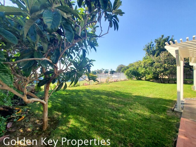 Building Photo - Beautiful 4 bed/2 bath single-story home w/ocean view! Close to the Beach & Carlsbad Village!