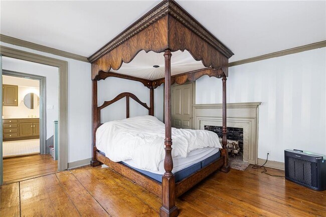 Building Photo - 73 Thames St