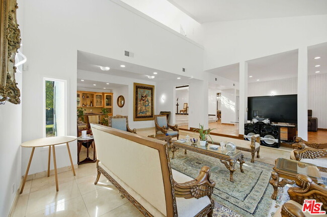 Building Photo - 2846 Royston Pl