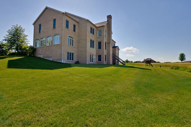 Building Photo - 8 Turnbury Ct