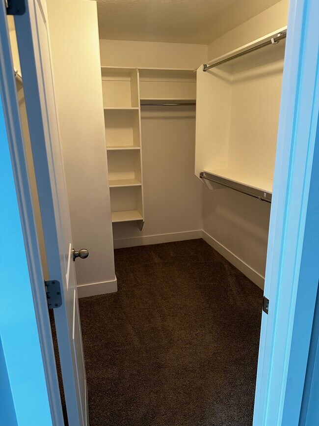 Master Closet - 103 E 700 N