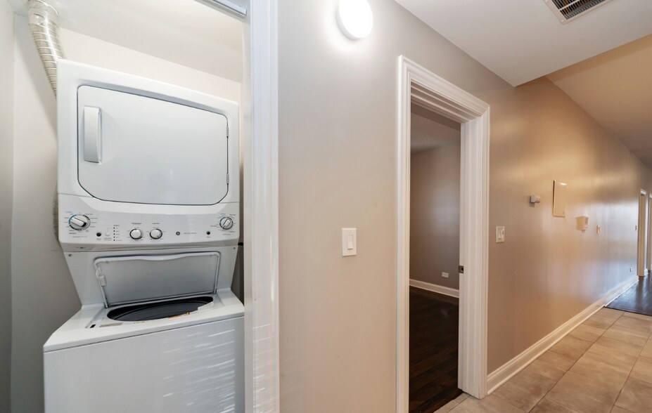 Building Photo - 2428 N Avers Ave