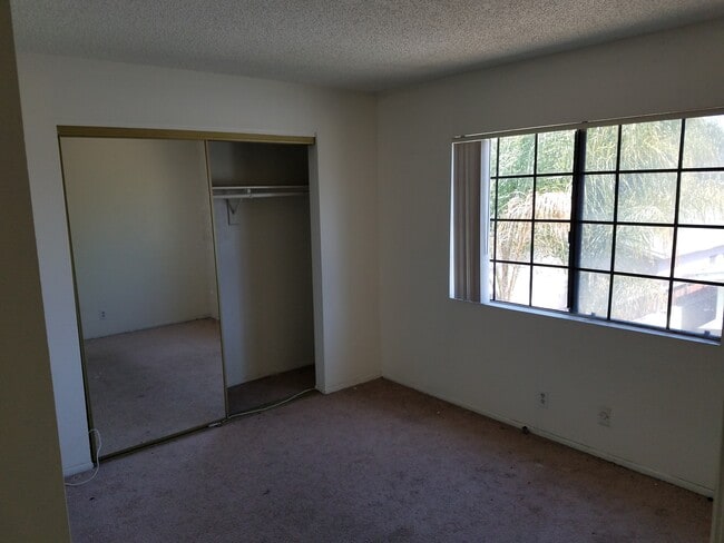 Building Photo - 602 Center St