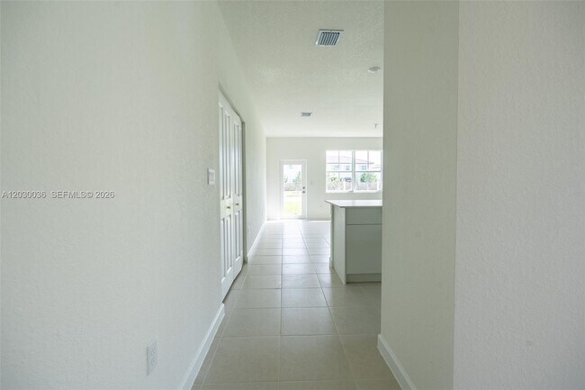 Building Photo - 2485 SE 29th Dr