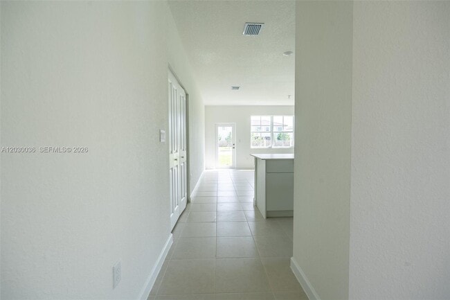 Building Photo - 2485 SE 29th St