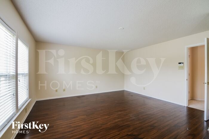 Building Photo - 10372 Waveland Cir