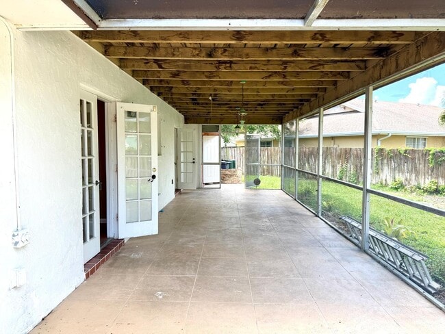 Building Photo - 1235 Rowayton Cir