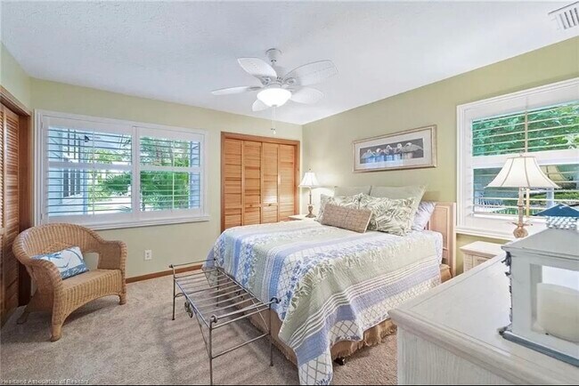 Building Photo - 4150 SE Whiticar Way