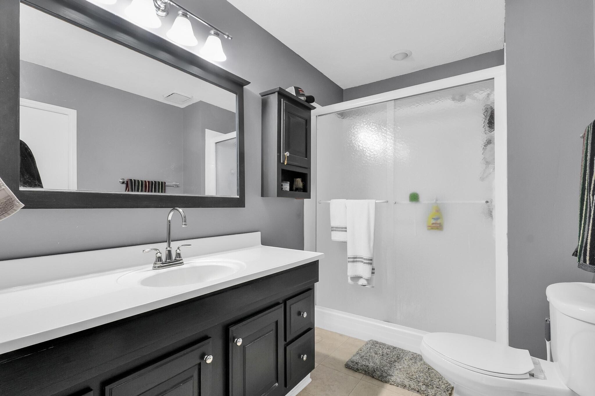 Building Photo - 1060 Pebble Dr