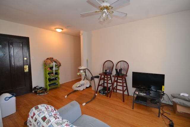 Building Photo - 3845 N Greenview Ave
