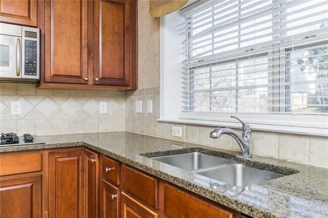 Building Photo - 4987 Rustic Canyon Dr