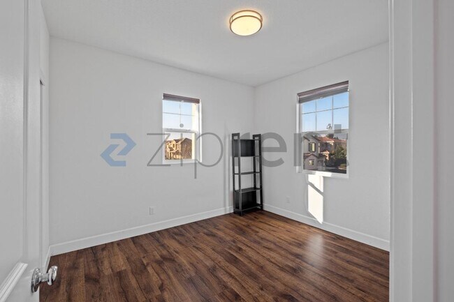 Building Photo - 2060 Salice Wy