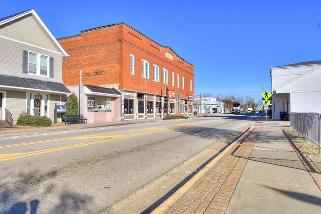Building Photo - 164 N Louisville St
