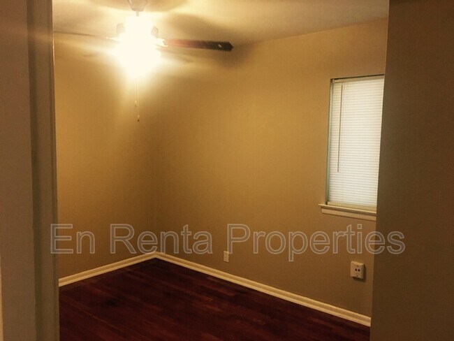Building Photo - 1414 Lackland St