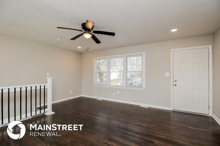 Building Photo - 721 N Sunset Dr