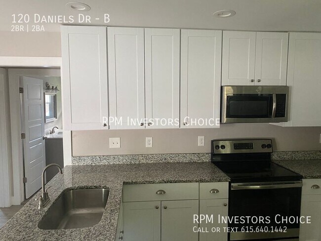 Building Photo - Lovely, modern 2bd/2ba near to Downtown Fr...