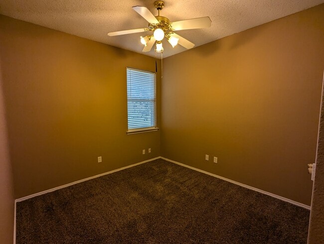 Building Photo - 3 Bedroom Home in West Fort Worth