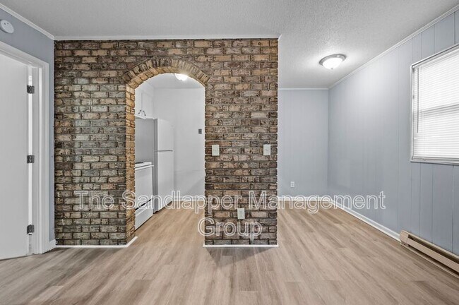 Building Photo - 1215 Mosstree Rd