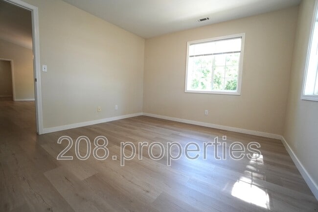Building Photo - 6589 W Lucky Ln
