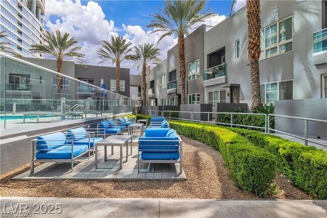 Building Photo - 4525 Dean Martin Dr