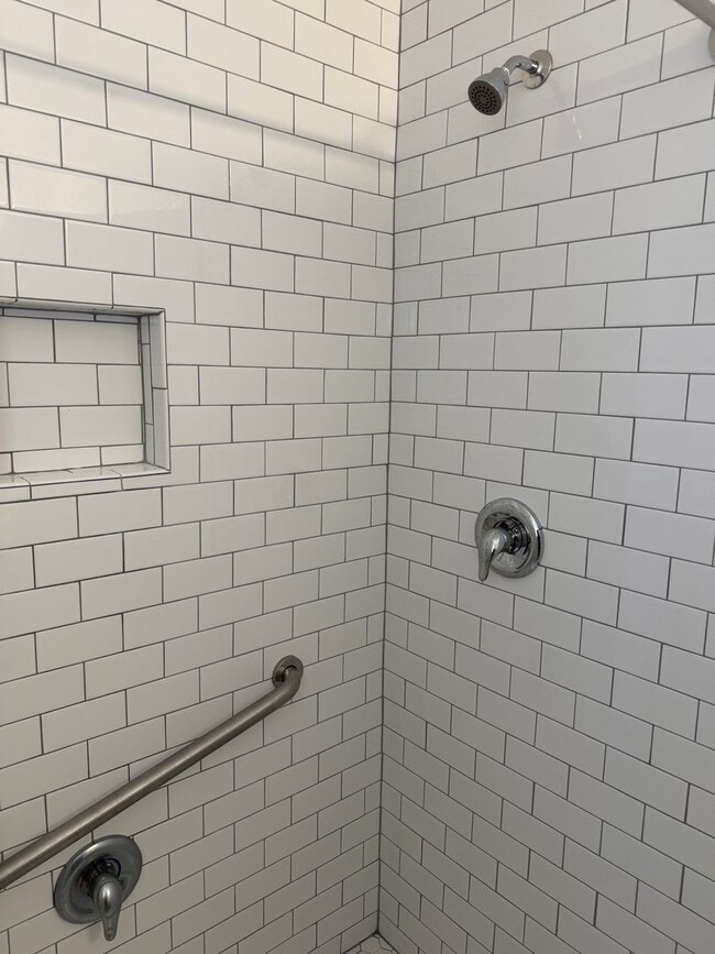 Building Photo - Beautiful Updated Ranch Style Home