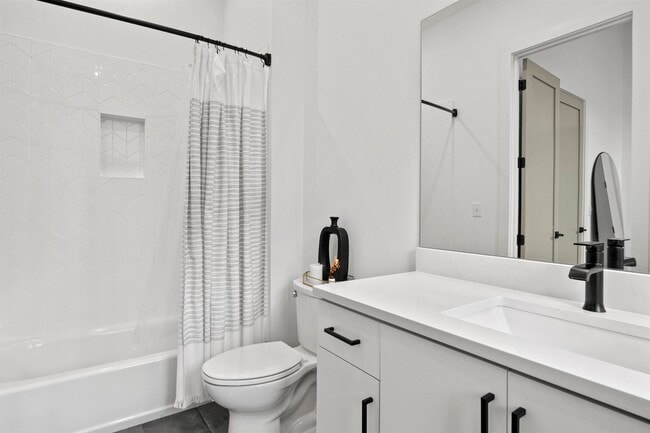 Building Photo - 2347 Hosea L Williams Dr NE