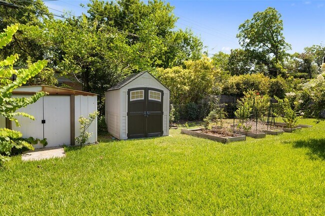 Building Photo - 1206 Larkwood Dr