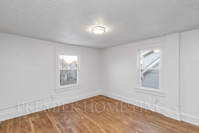 Building Photo - Pristine 3BR Home with 2-Car Garage & Designer Finishes