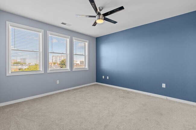 Building Photo - For Rent in Norfolk!