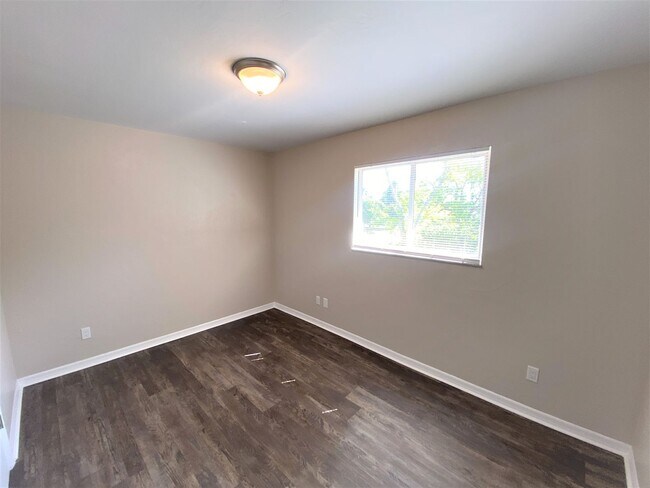 Building Photo - 1936 Sunshine Blvd