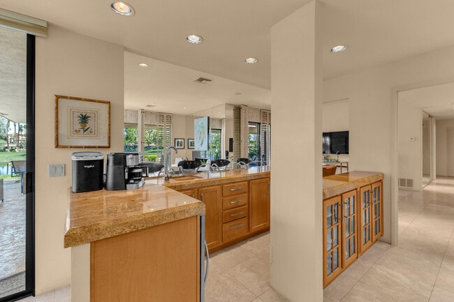 Building Photo - 24 Columbia Dr