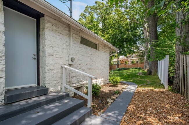 Building Photo - 354 Frieda Ave