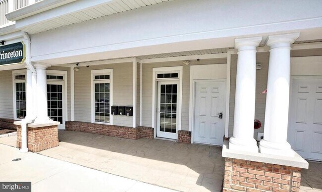 Building Photo - 11 Cranbury Rd