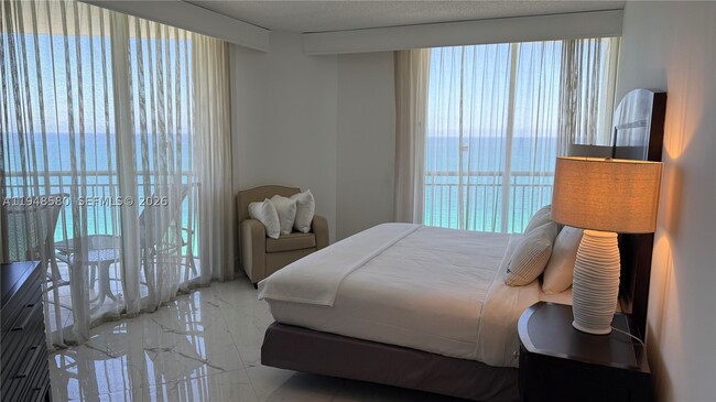 Building Photo - 17375 Collins Ave