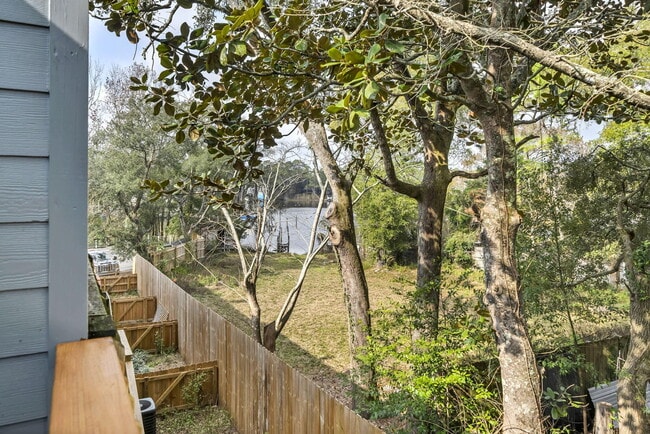 Building Photo - 200 White St