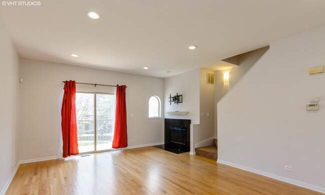Building Photo - 4530 S Woodlawn Ave