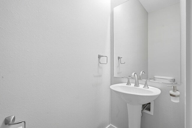 Building Photo - 6609 Desert Willow Tr